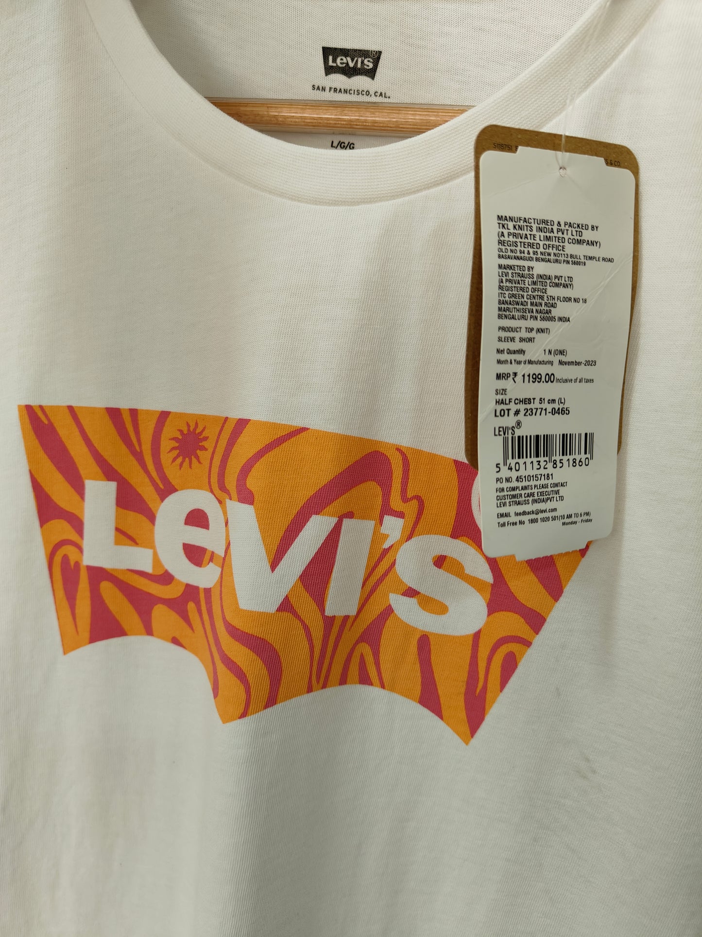 Levi’s Women’s Graphic Batwing Tee (White)