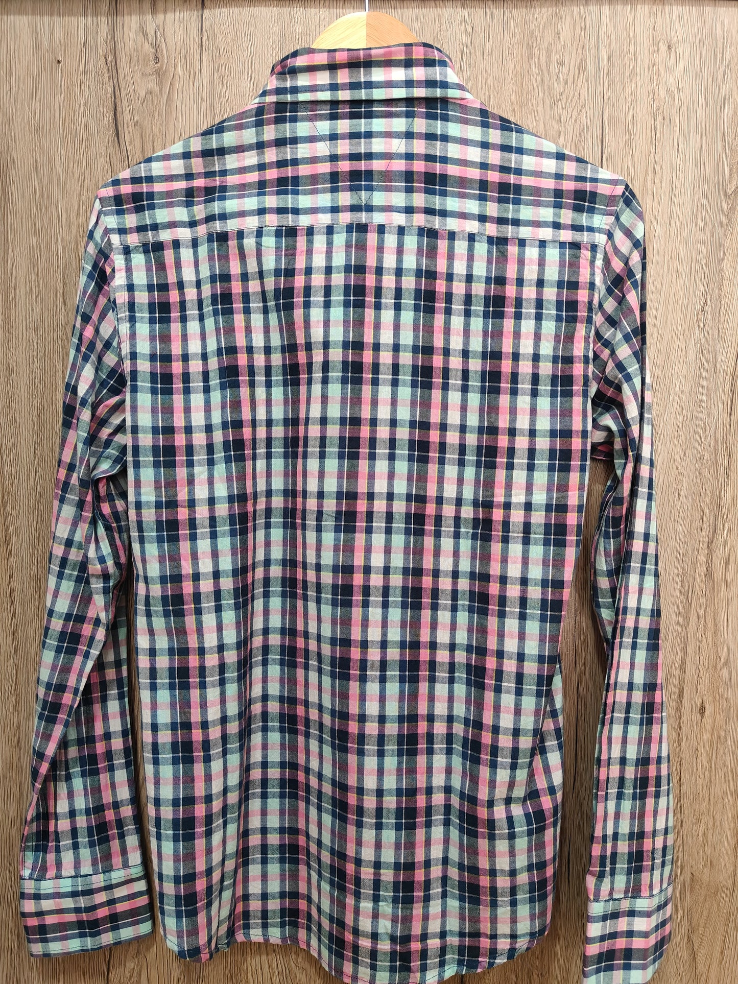 Tommy Jeans Men’s Slim Fit Button-Down Check Shirt – Pink/Navy Plaid