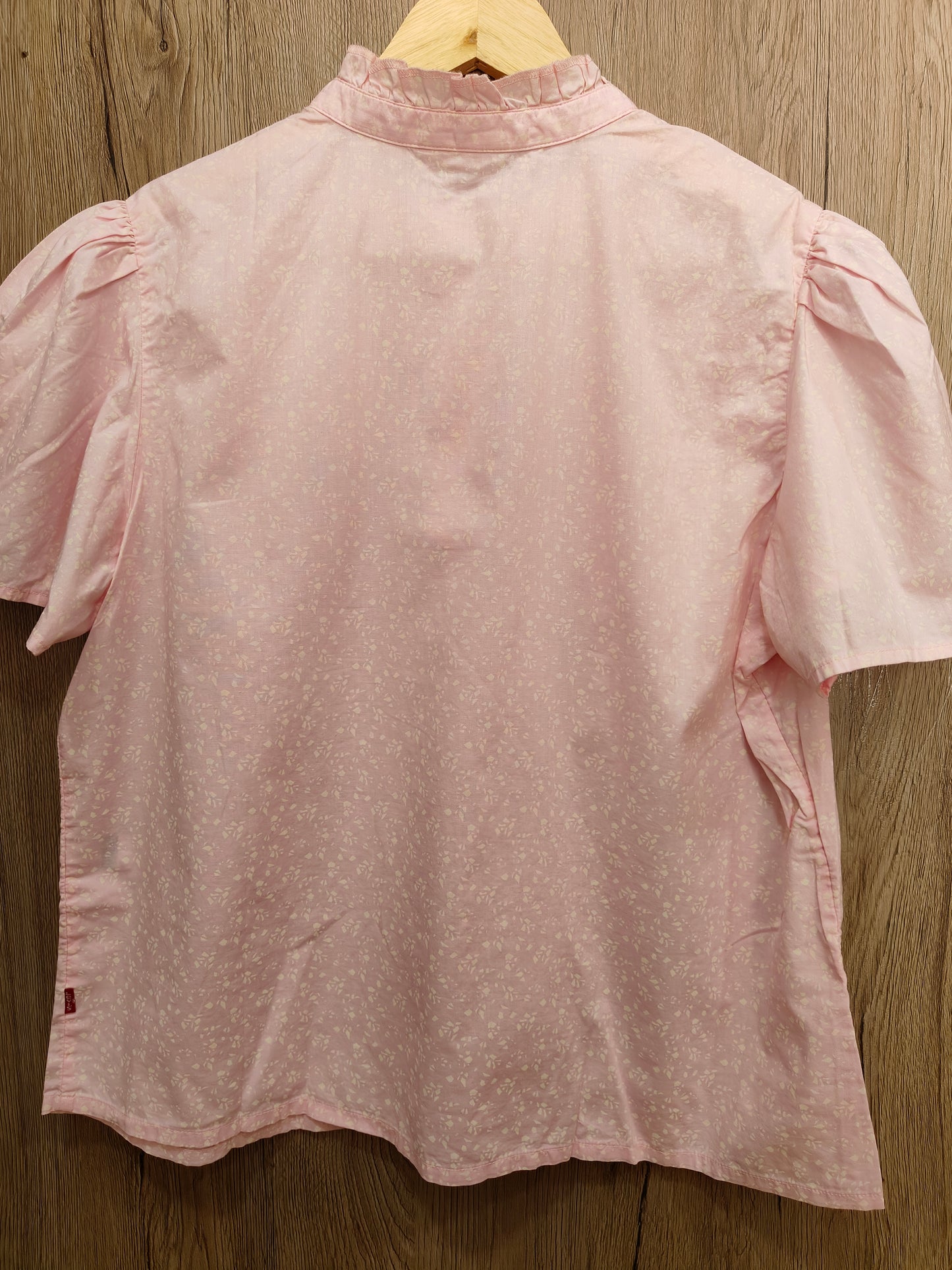 Levi’s Women's Floral Puff Sleeve Top (Light Pink)