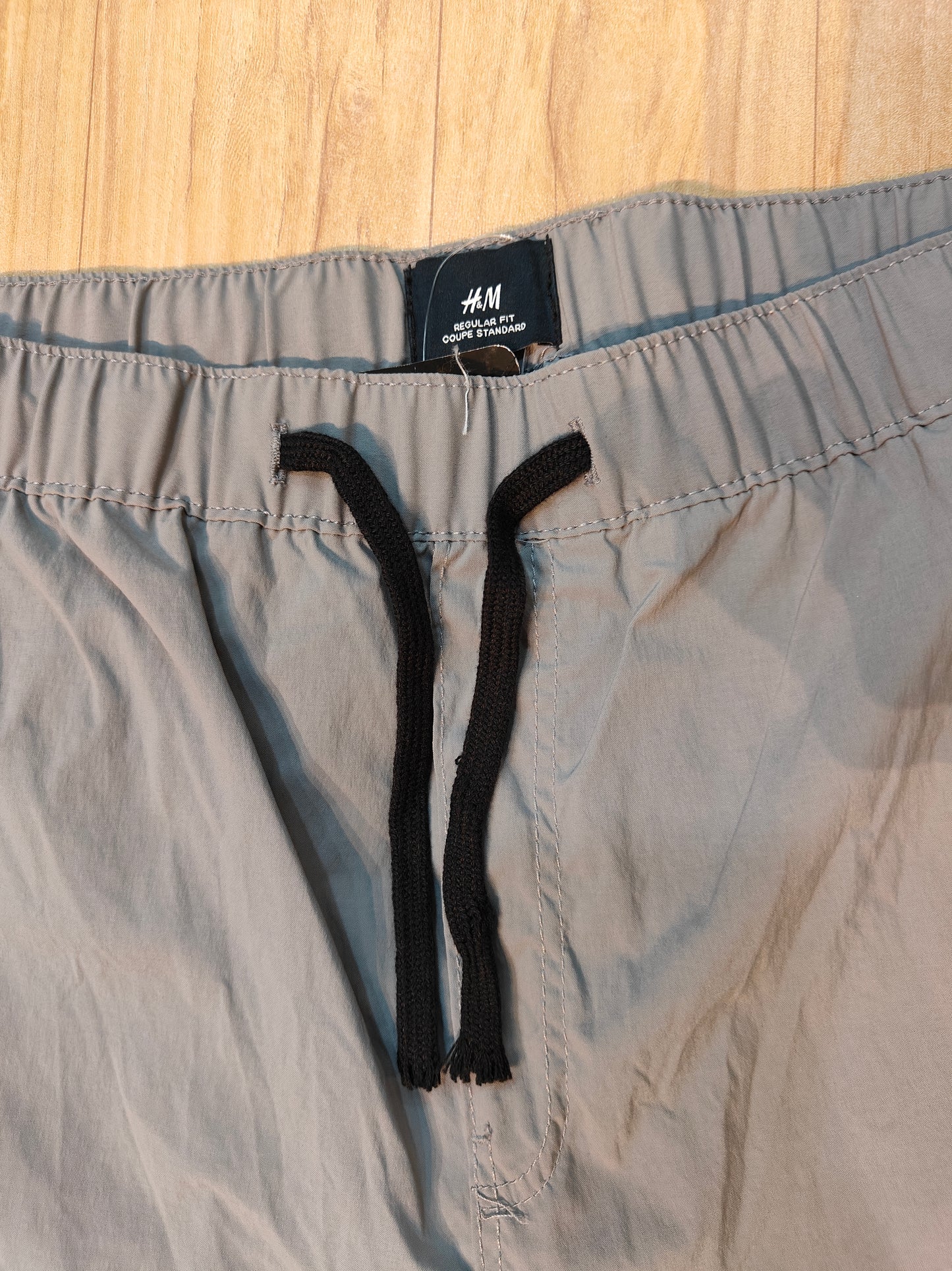 H&M Men's Regular Fit Cargo Pants (Light Grey)