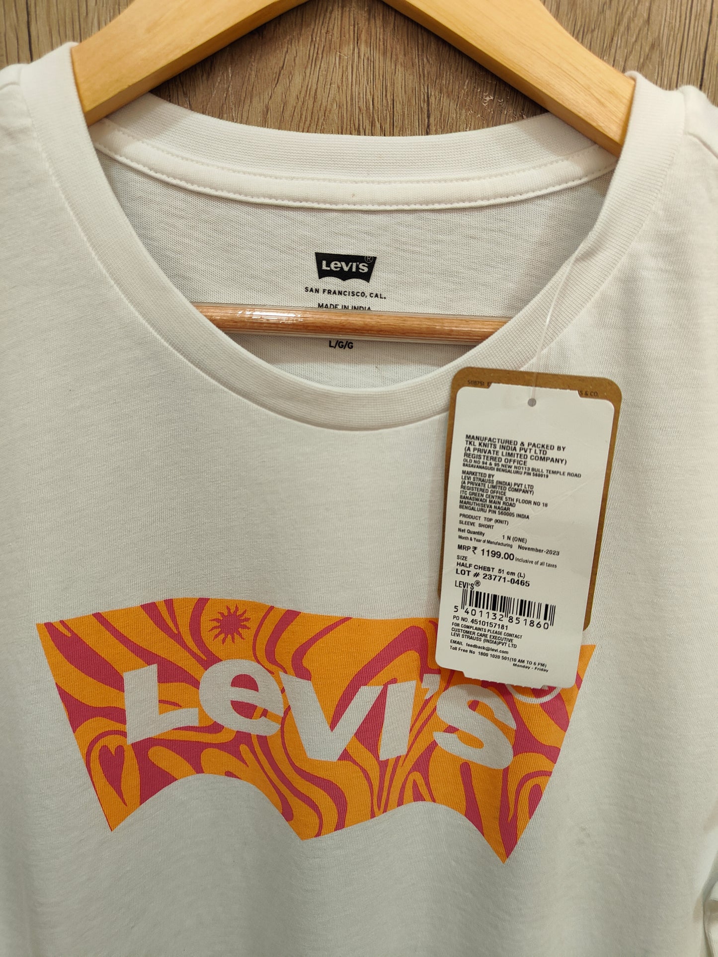 Levi’s Women’s Graphic Batwing Tee (White)